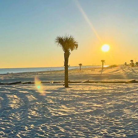 Feels Like Home Escape, 1/2 Mile To Beach Gulfport Exterior foto