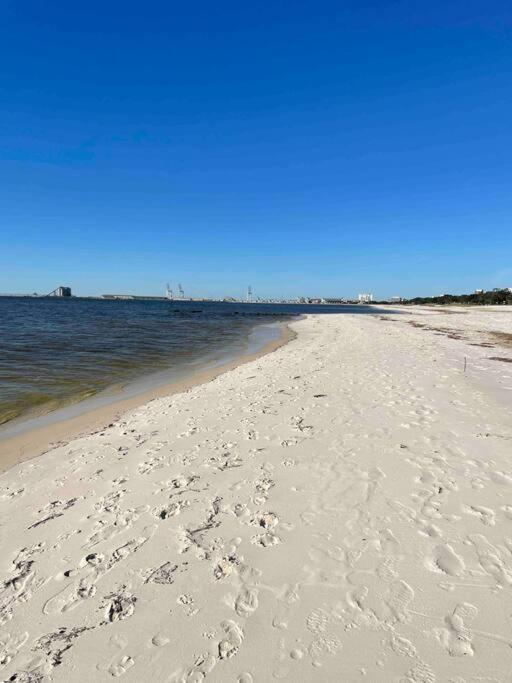 Feels Like Home Escape, 1/2 Mile To Beach Gulfport Exterior foto