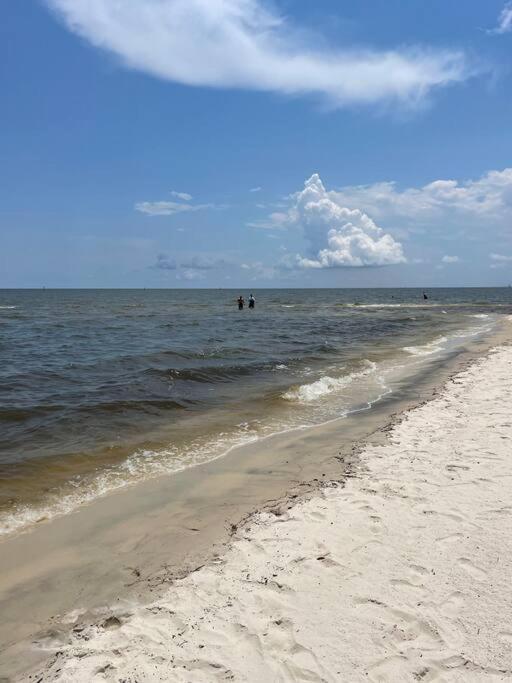 Feels Like Home Escape, 1/2 Mile To Beach Gulfport Exterior foto