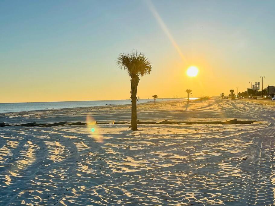 Feels Like Home Escape, 1/2 Mile To Beach Gulfport Exterior foto