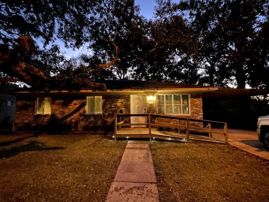 Feels Like Home Escape, 1/2 Mile To Beach Gulfport Exterior foto