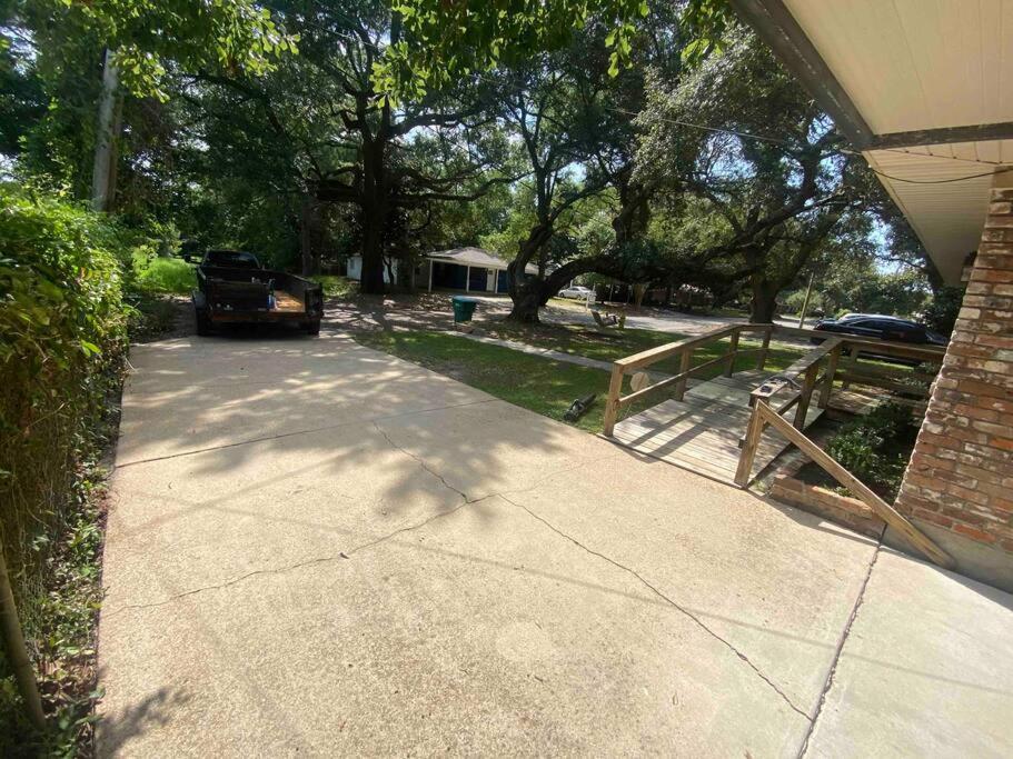 Feels Like Home Escape, 1/2 Mile To Beach Gulfport Exterior foto